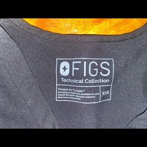 FIGS xxs black technical top